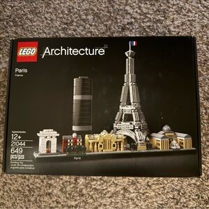 LEGO Architecture Paris Skyline Set with Black and Gray